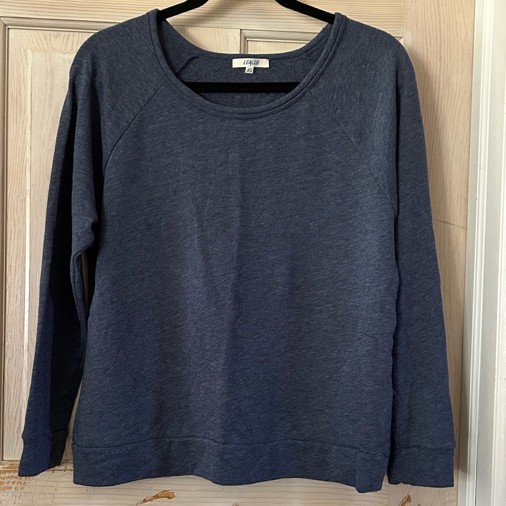 Leallo Soft/Lightweight Round Neck Long Sleeve Sweatshirt in Blue. Women’s XS